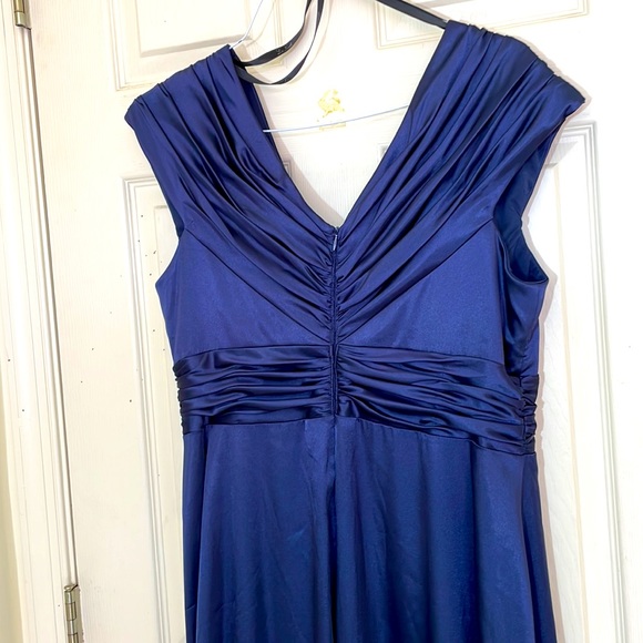 DISCOUNTED SHIPPING TODAY 🔥🔥 La Nuit Navy Blue Maxi Formal Dress Size 14 - Picture 5 of 5